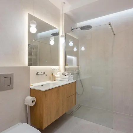 Apartament Metro Kabaty Elegant By Bookinghost