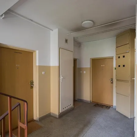 Metro Kabaty Elegant By Bookinghost * Warschau