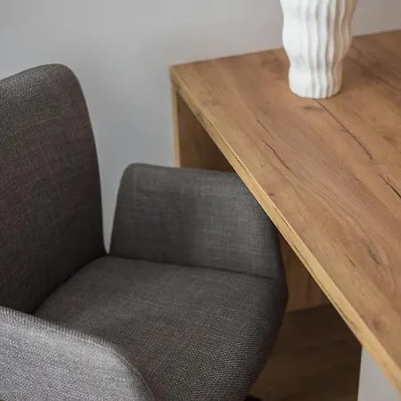 Metro Kabaty Elegant By Bookinghost Warschau