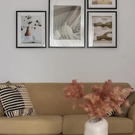 Metro Kabaty Elegant Apartment Warsaw