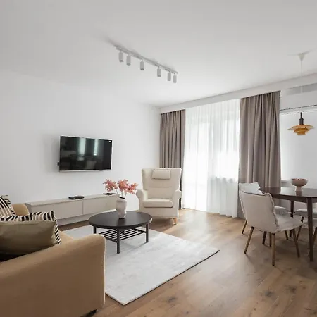 Metro Kabaty Elegant By Bookinghost * Warschau