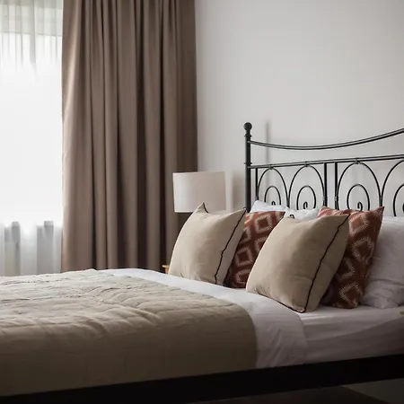 Metro Kabaty Elegant By Bookinghost *