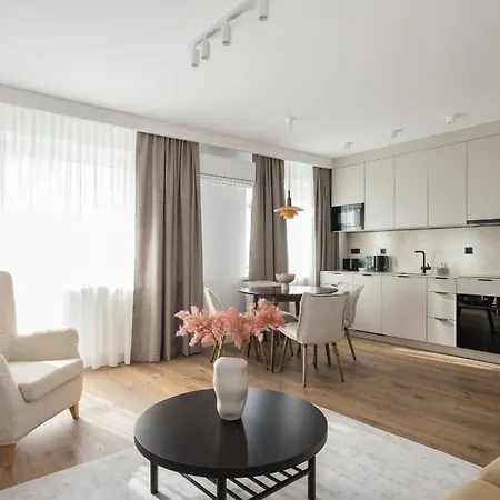 Metro Kabaty Elegant By Bookinghost * Warschau