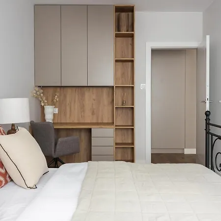 Metro Kabaty Elegant Apartment Warsaw