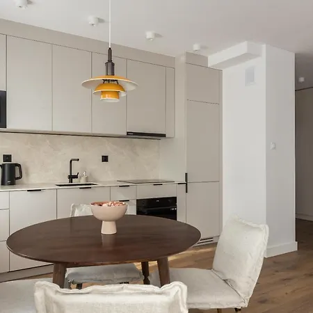 Metro Kabaty Elegant Apartment *
