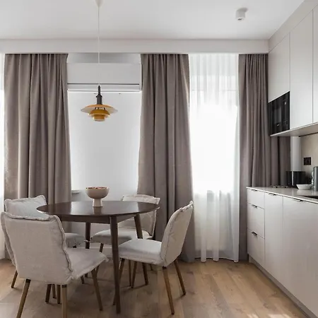 Metro Kabaty Elegant By Bookinghost ורשה