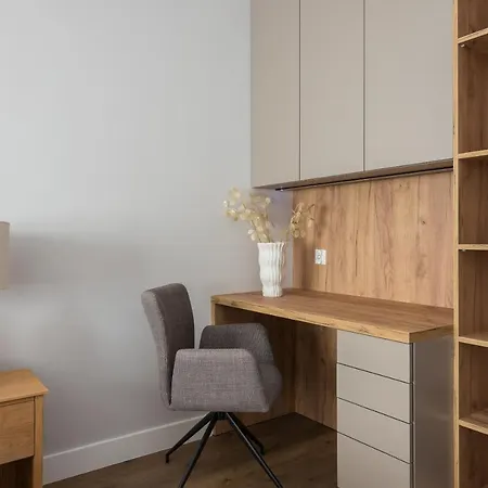 Metro Kabaty Elegant Apartment