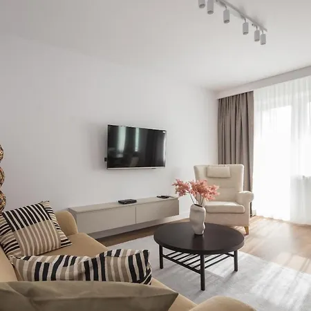 Metro Kabaty Elegant By Bookinghost * ורשה