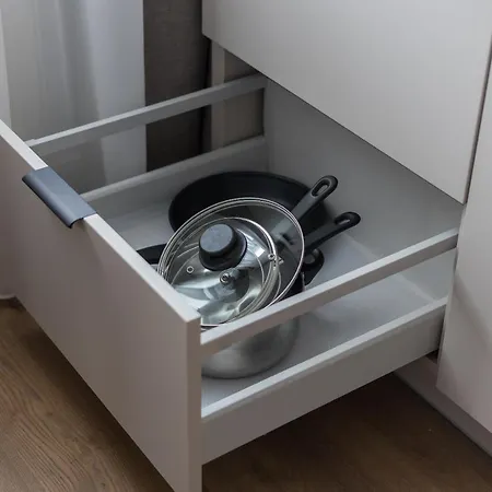 Metro Kabaty Elegant By Bookinghost *