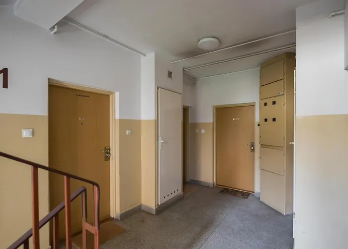 Metro Kabaty Elegant By Bookinghost * ワルシャワ