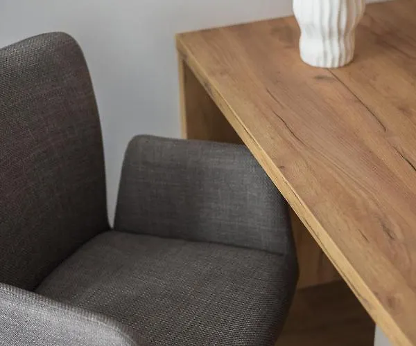 Metro Kabaty Elegant By Bookinghost Warschau