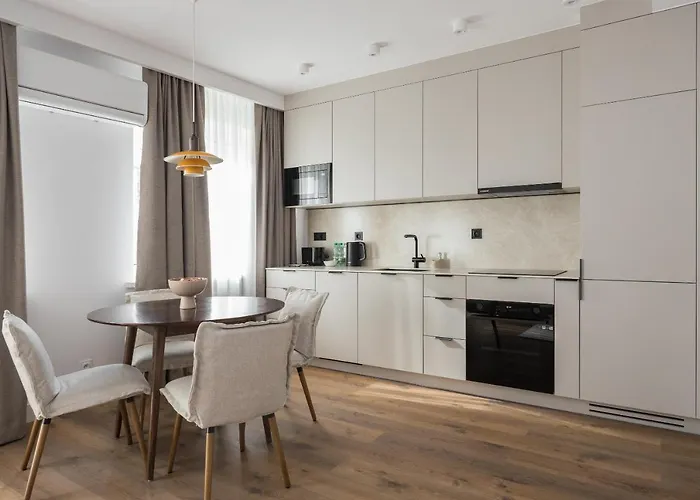 Metro Kabaty Elegant By Bookinghost *