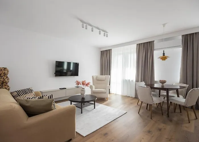 Metro Kabaty Elegant By Bookinghost * Warschau