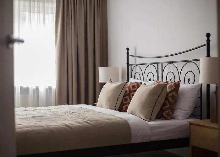 Metro Kabaty Elegant By Bookinghost *