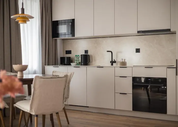 Metro Kabaty Elegant By Bookinghost *