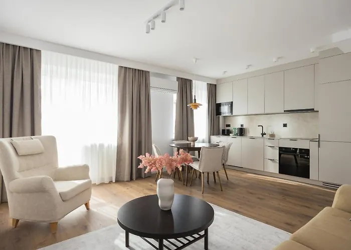 Metro Kabaty Elegant By Bookinghost * Warschau