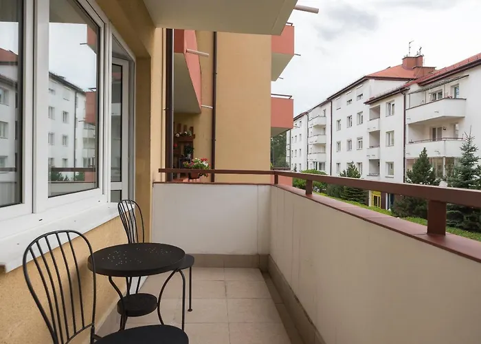 Metro Kabaty Elegant By Bookinghost * Warschau