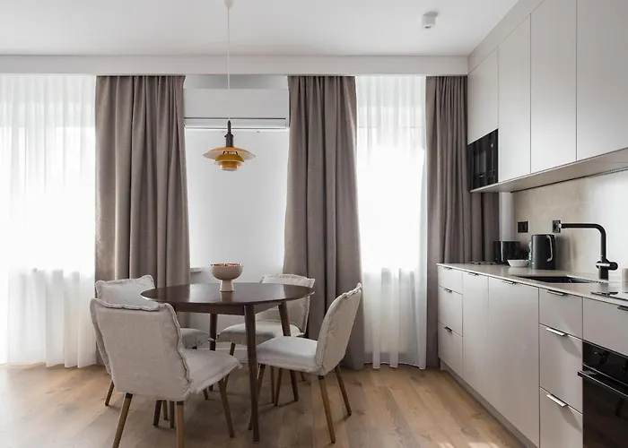 Metro Kabaty Elegant By Bookinghost ワルシャワ