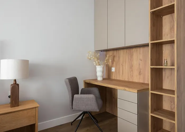 Metro Kabaty Elegant By Bookinghost アパート