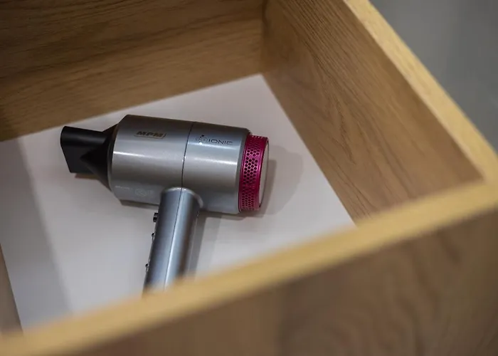 Metro Kabaty Elegant By Bookinghost *