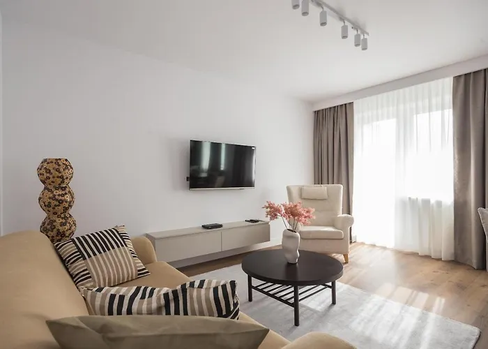 Metro Kabaty Elegant By Bookinghost * Warschau