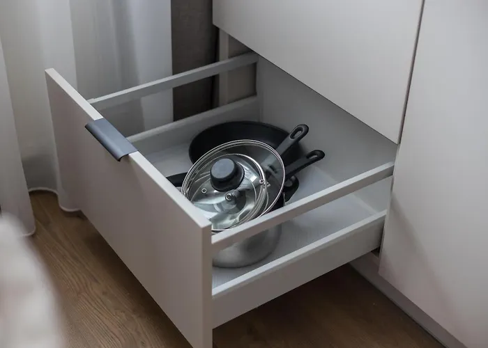 Metro Kabaty Elegant By Bookinghost *