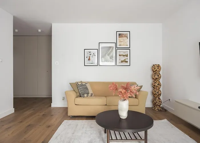 Metro Kabaty Elegant By Bookinghost *