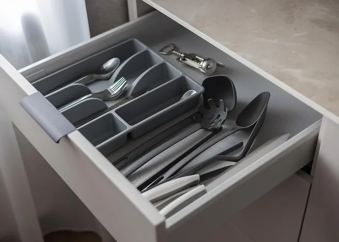 Metro Kabaty Elegant By Bookinghost * Warschau